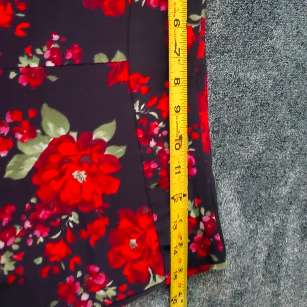 Printed Pull On Pants in size Medium - Picture 3 of 4